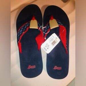 NWT Women’s size 10 slides